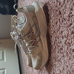 New Balance Tektrel Trail Outdoor Athletic Cream Runners Sneakers Women's 6